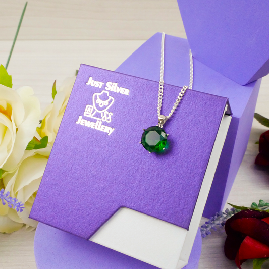Silver single round Emerald Zirconia pendant & chain
