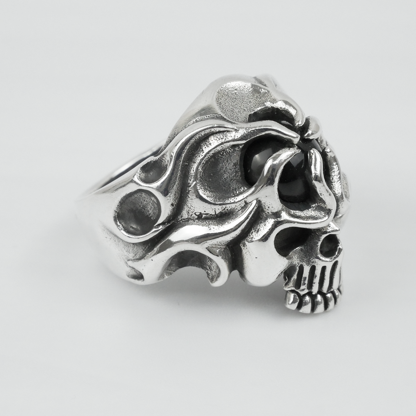 Silver "Black pearl Skull" Gents Ring