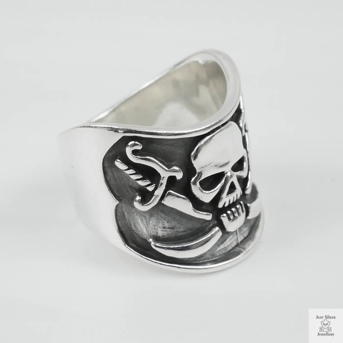 Silver Bold "Skull & Swords" Gents Ring Just Silver Jewellery