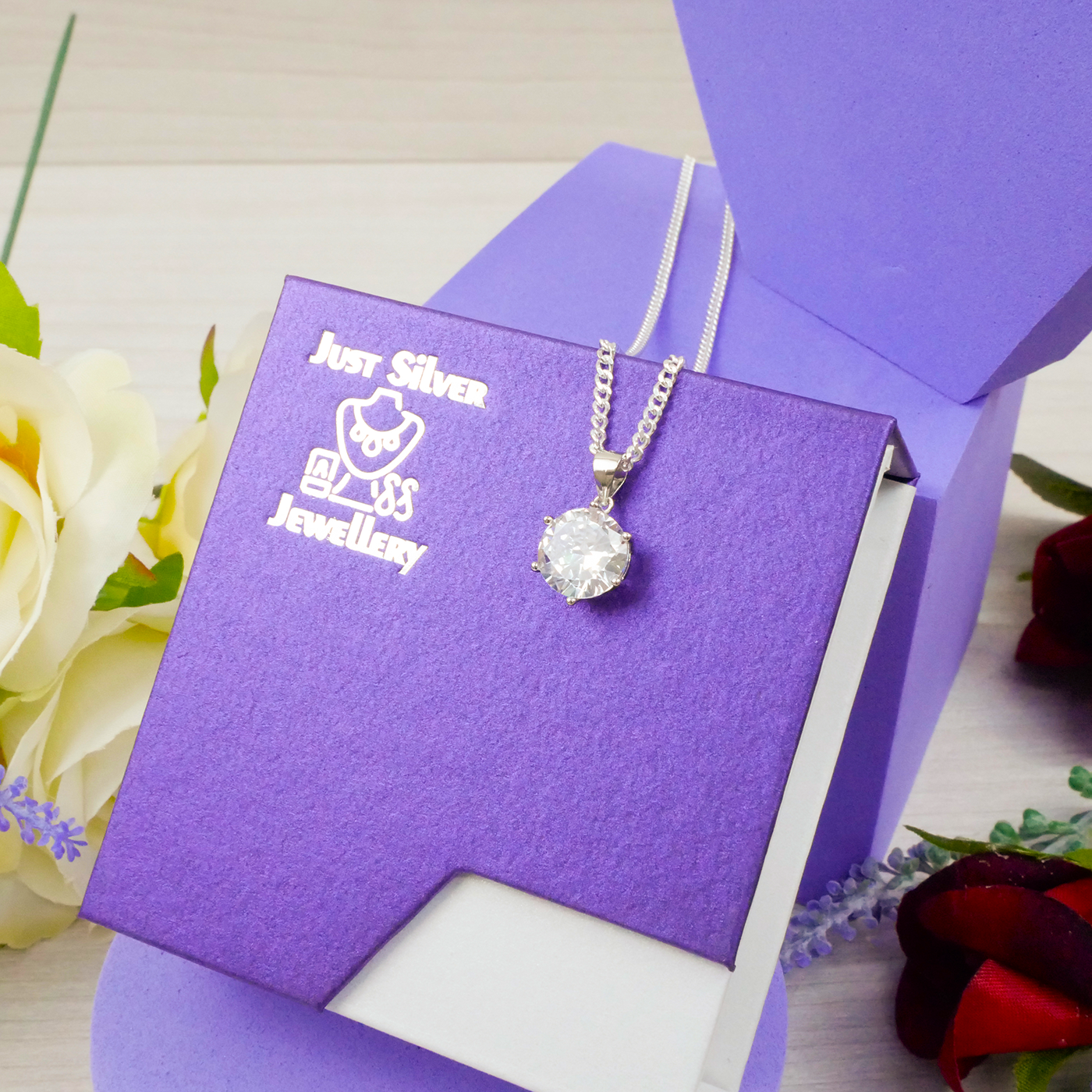 Silver single round White Zirconia pendant & chain