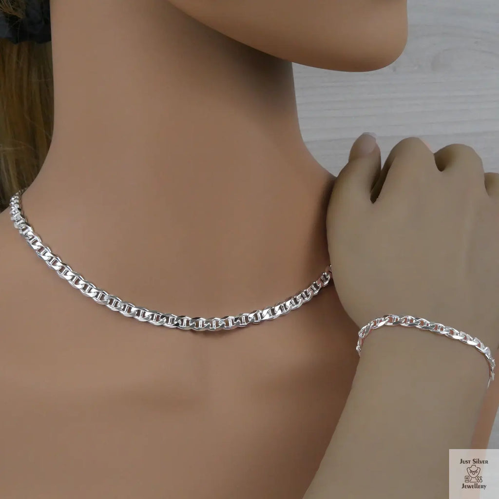 Silver marina chain necklace and bracelet on a mannequin