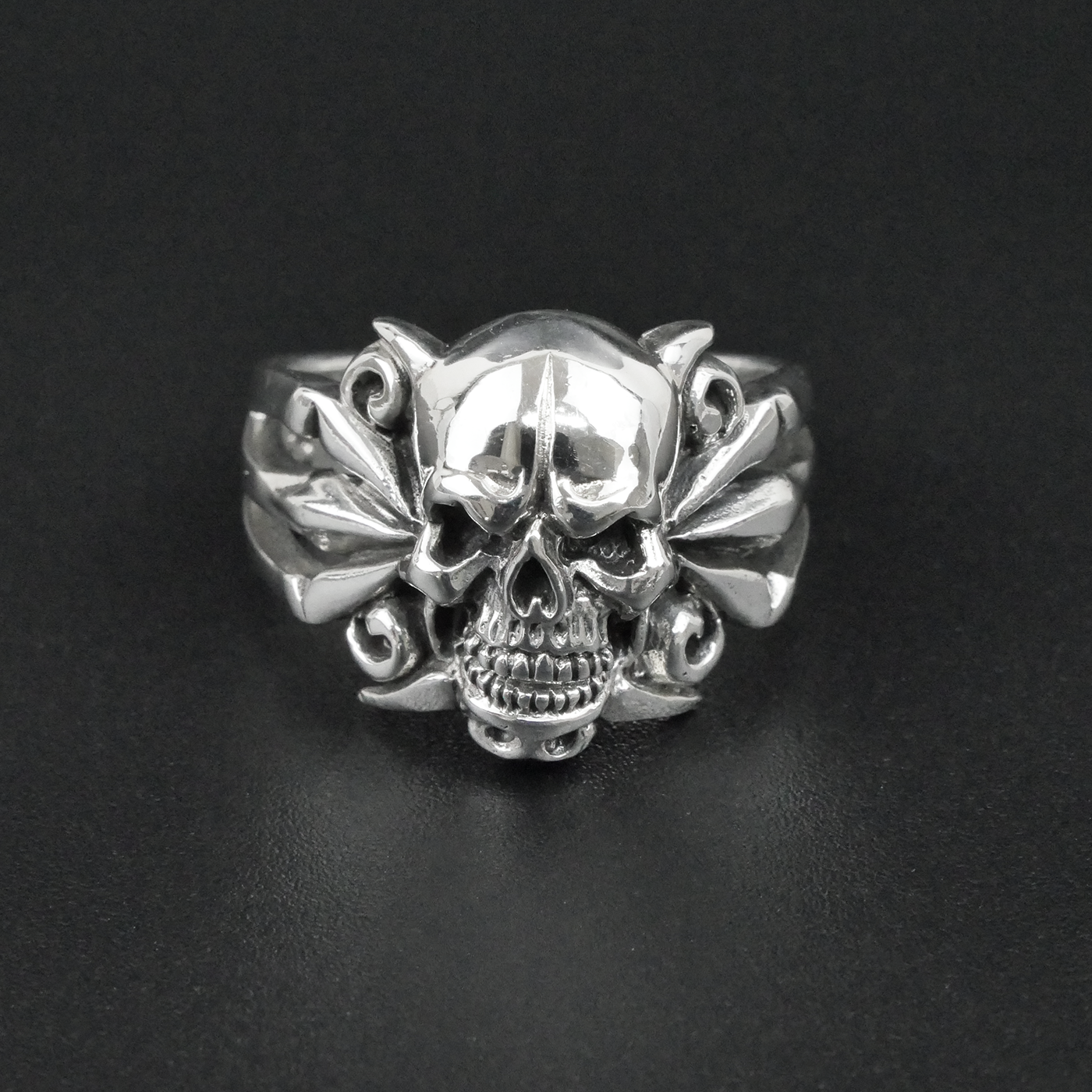 Silver "Fingers & Skull" Gents Ring