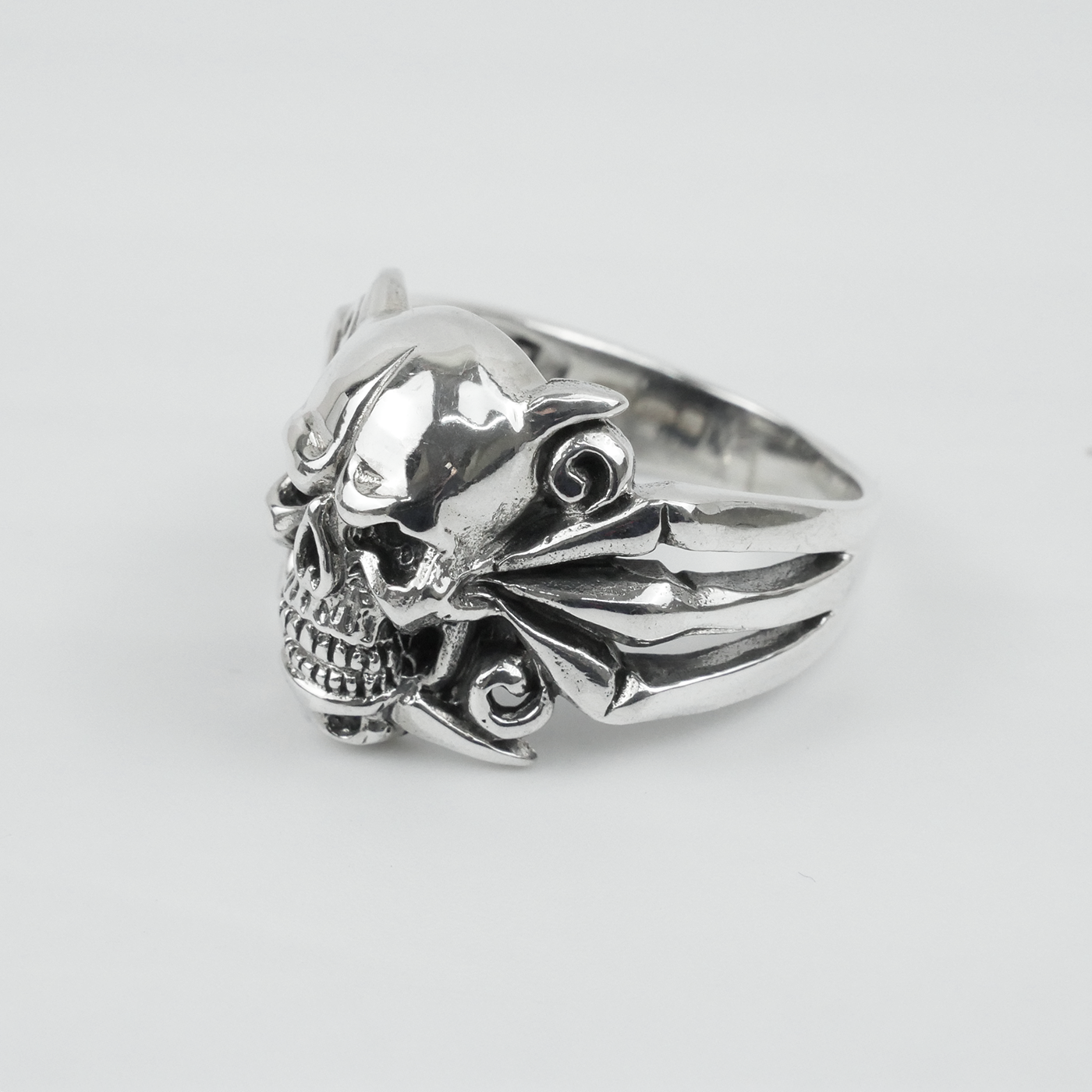 Silver "Fingers & Skull" Gents Ring
