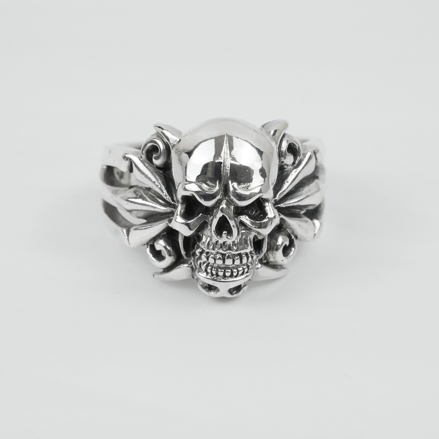 Silver "Fingers & Skull" Gents Ring