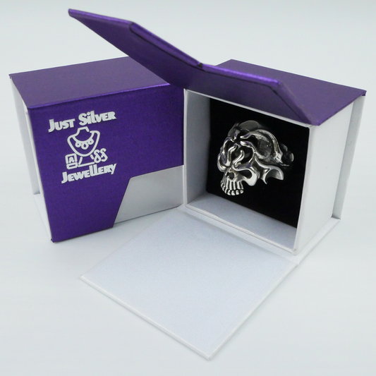 Silver "Black pearl Skull" Gents Ring