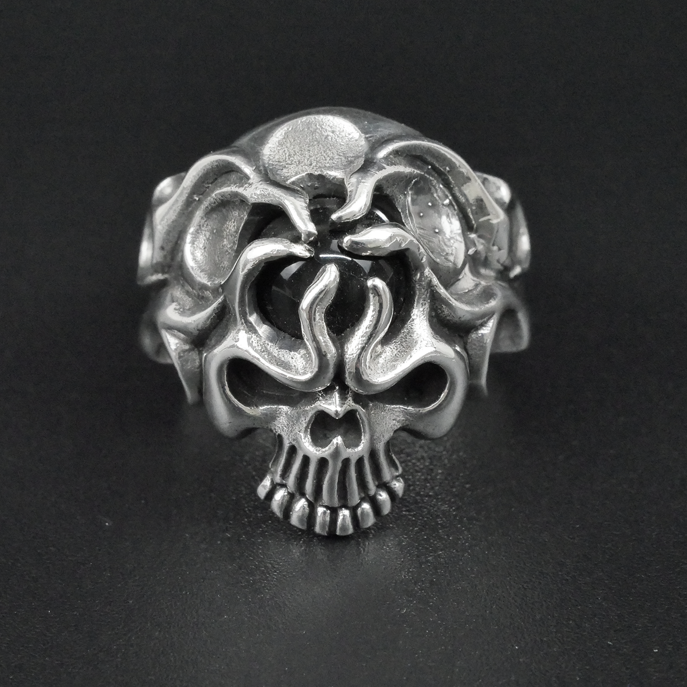Silver "Black pearl Skull" Gents Ring