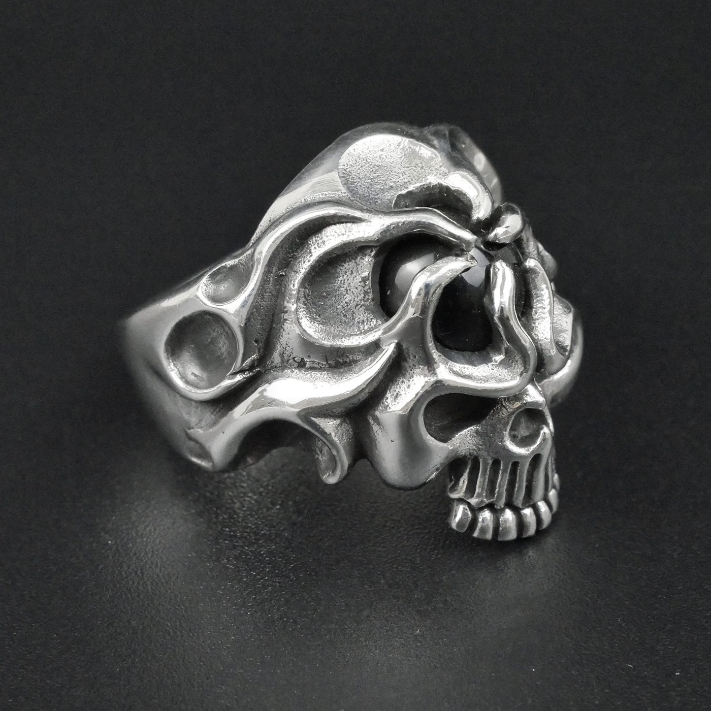 Silver "Black pearl Skull" Gents Ring