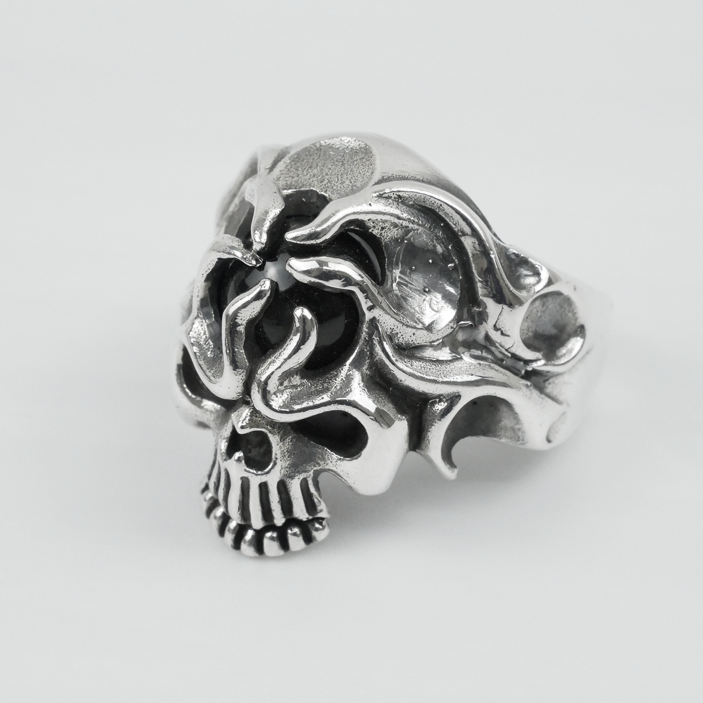 Silver "Black pearl Skull" Gents Ring