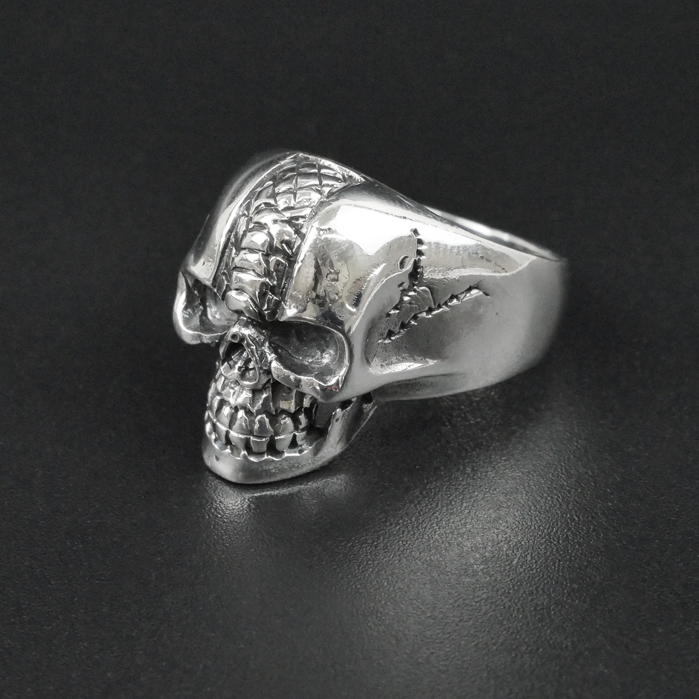 Silver "Snake Skin Skull " Gents Ring