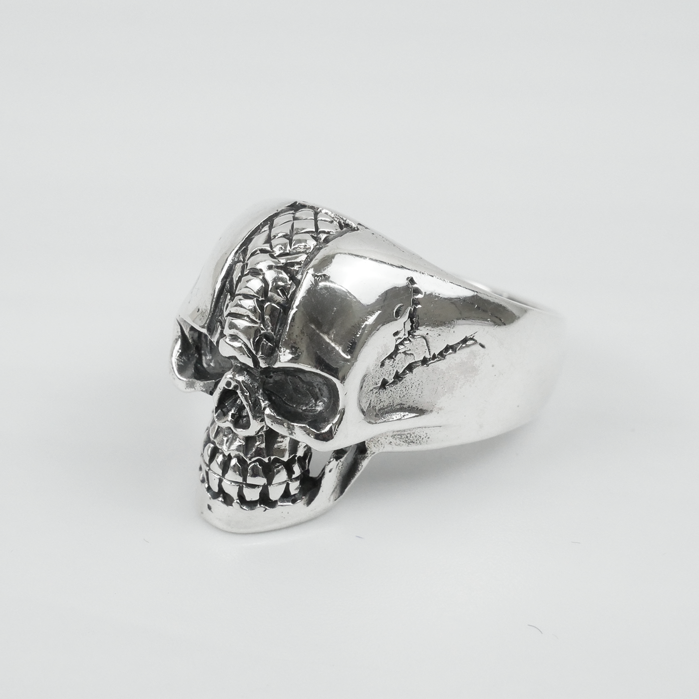 Silver "Snake Skin Skull " Gents Ring