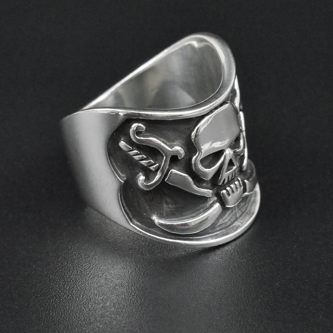 Silver "Skull & Swords" Gents Ring