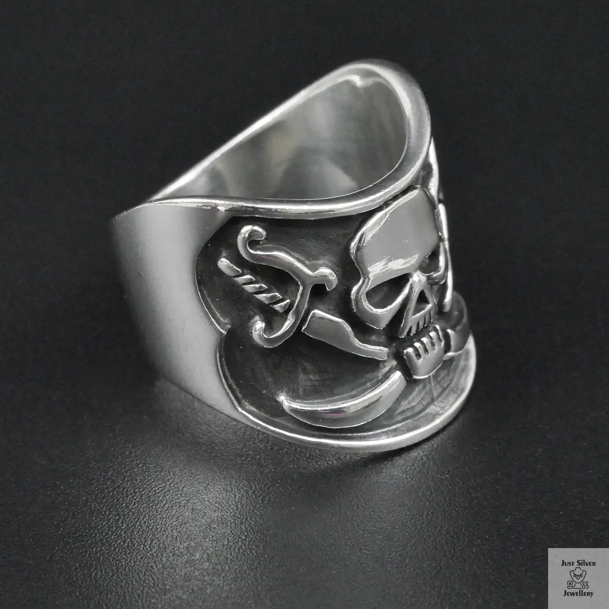 Silver Bold "Skull & Swords" Gents Ring Just Silver Jewellery