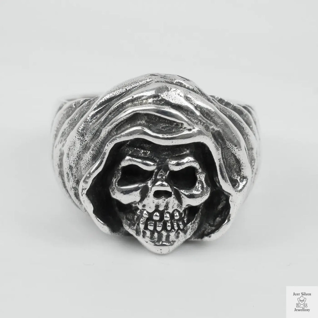 Silver skull design on a white background