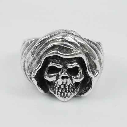 Silver skull design on a white background
