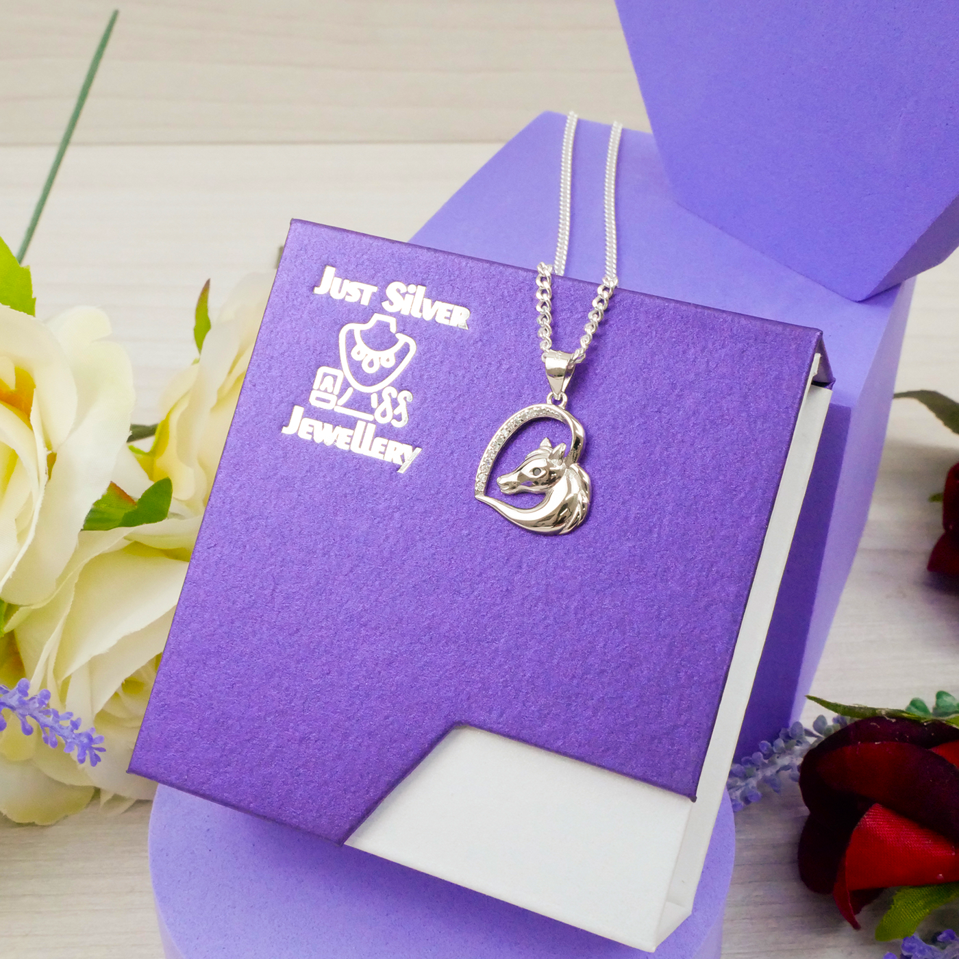 "Horse" Pendant with white zirconia's & chain