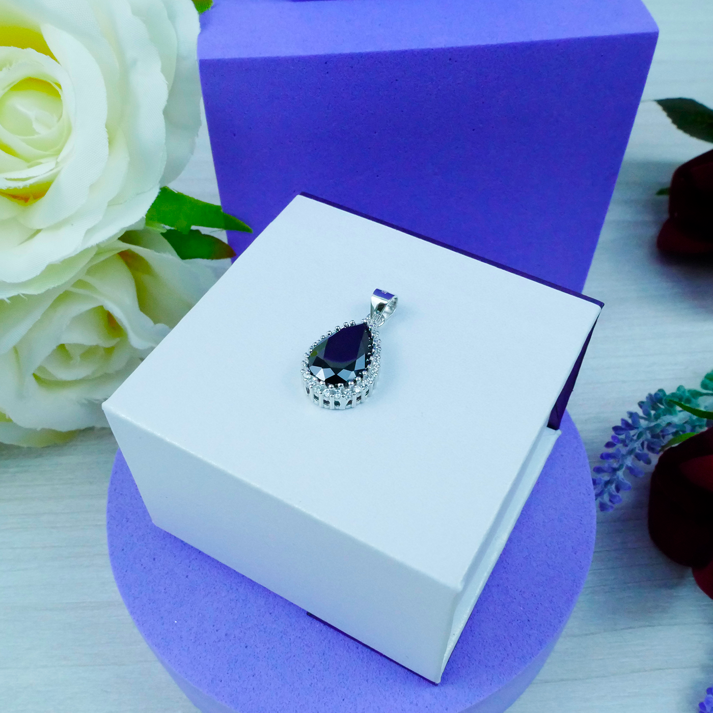 "Pear Cut" Black Zirconia & White Zirconia Gems & chain