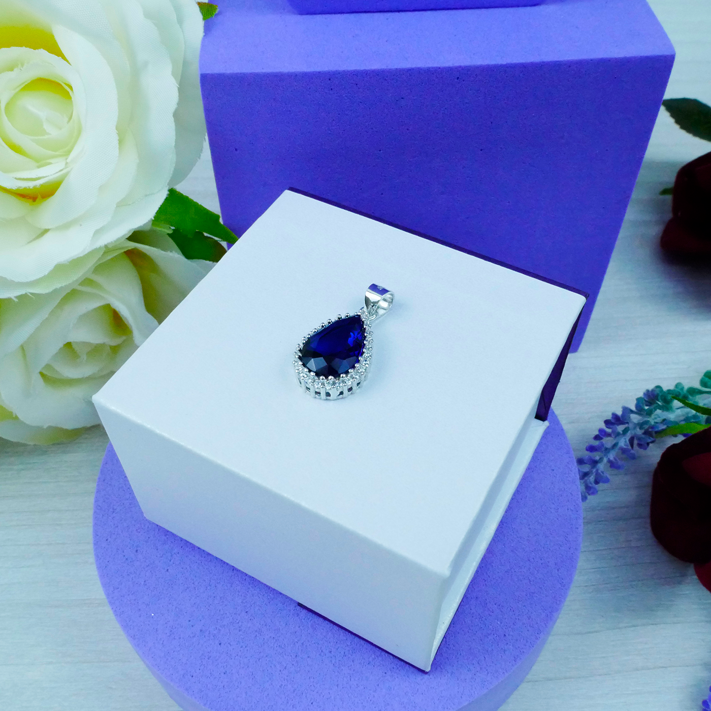 Silver "Pear Cut" Sapphire Zirconia & White Zirconia Gems