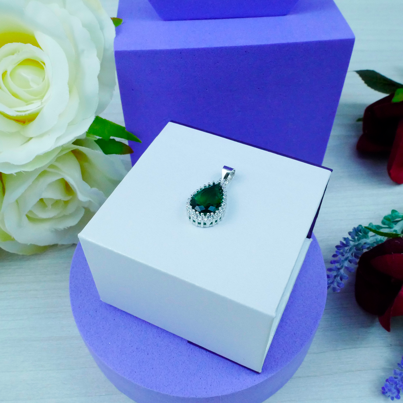 "Pear Cut" Emerald Zirconia & White Zirconia Gems & chain